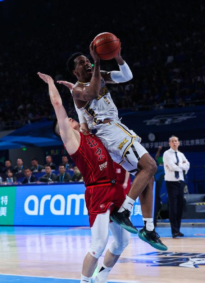 爱游戏电竞转折点!广厦男篮刷新队史纪录,中超转会期攻防权衡,气氛紧张,资深球员宣示担当的简单介绍