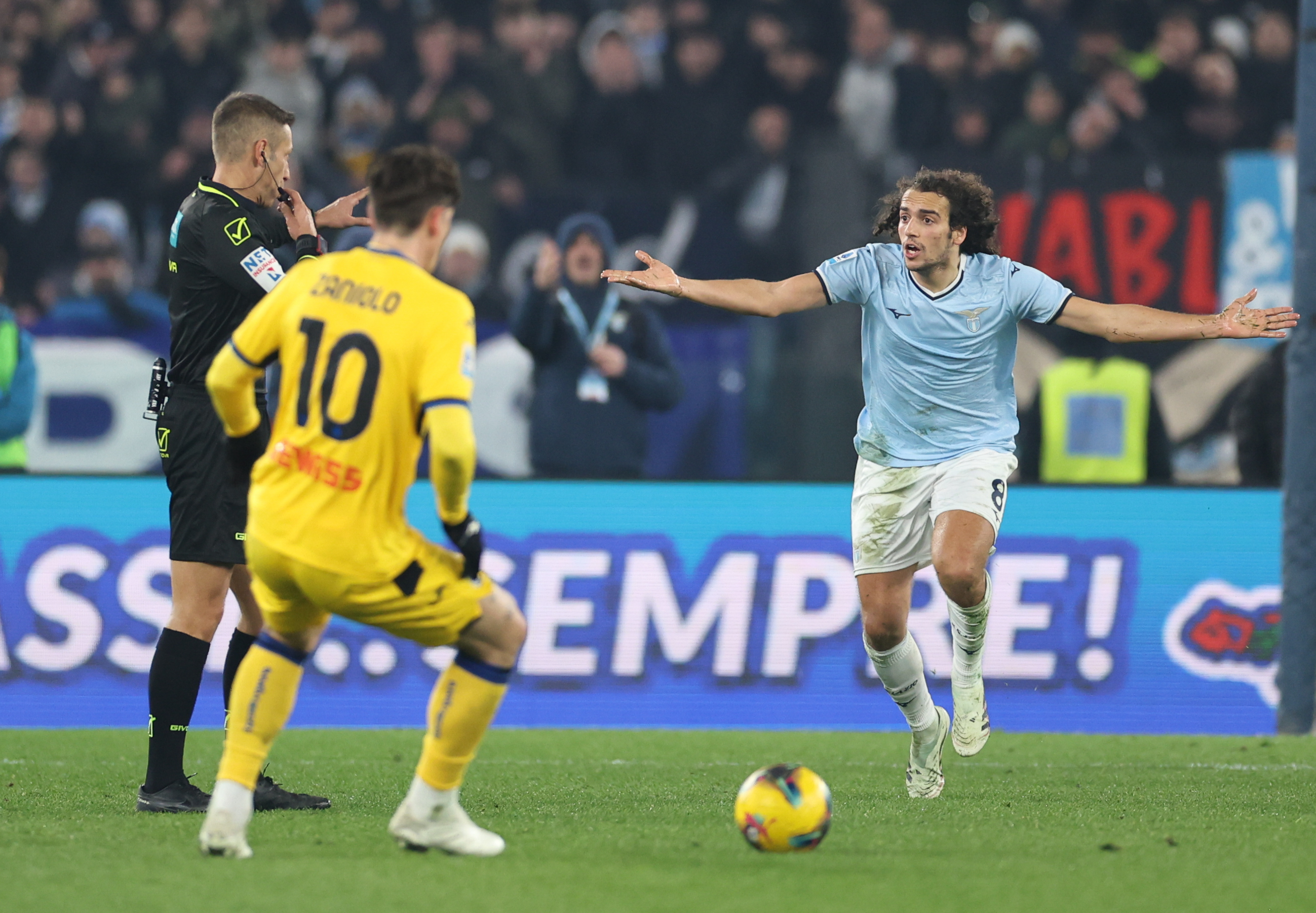 爱游戏体育平台包含意甲清晨再迎强敌;亚特兰大状态回暖;主帅态度:悬念犹存;更衣室氛围转暖的词条